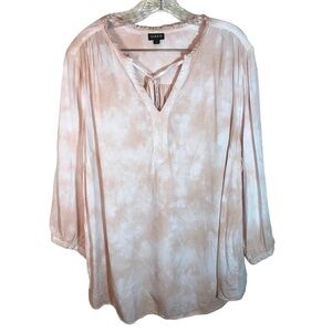 Torrid women’s pull over tie v-neck top size 2X tie dye light pink 3/4 sleeve
